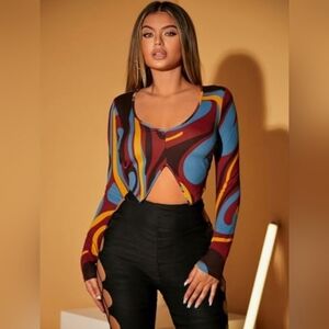 EUC Shein Allover Abstract Print Asymmetrical Hem Crop Tee